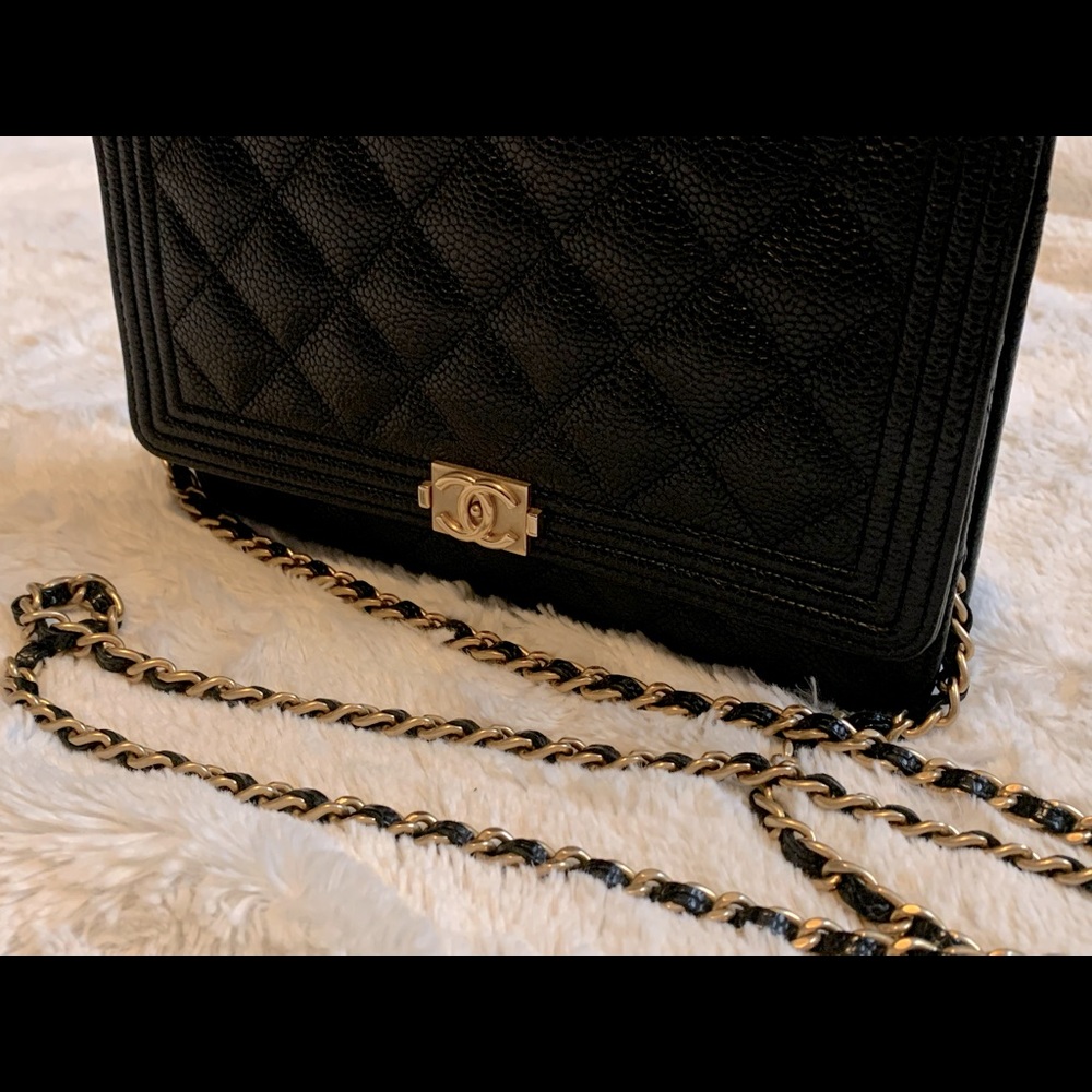 BOY CHANEL WALLET ON CHAIN